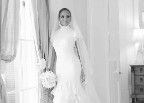 Рассматриваем три свадебных платья Дженнифер Лопес