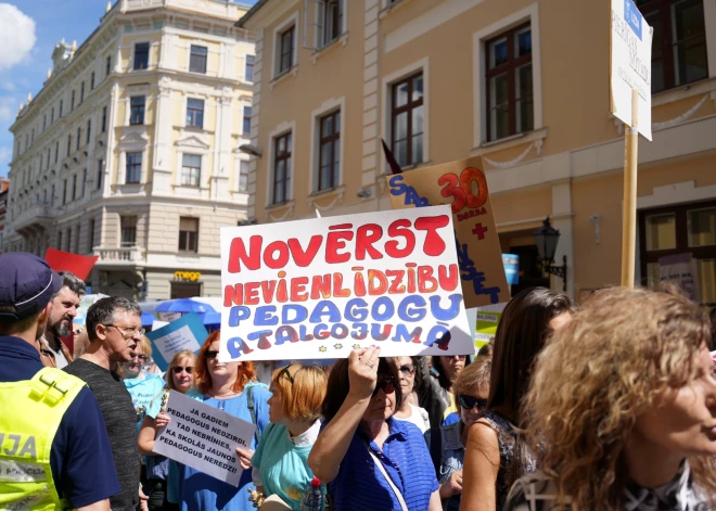 Kartē apkopo skolotāju minimālo un maksimālo samaksu pašvaldību skolās