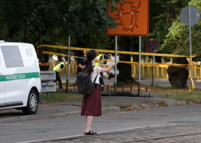 Drošības apsvērumu dēļ uz laiku slēgta ceļu satiksme Uzvaras parka pieguļošās teritorijās