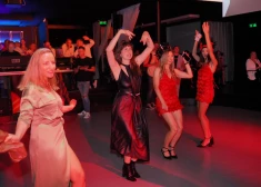 FOTO un VIDEO: ar pusnakts dejām TV3 jestrā ballītē nosvin jaunās sezonas atklāšanu