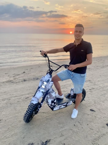 “Pirms gada es pat īsti nespēju pats sev noticēt, ka nonāksim līdz ražošanai. Šodien produkciju esam jau nosūtījuši astoņām valstīm,” lepojas "Mosphera" vadītājs Klāvs Ašmanis.