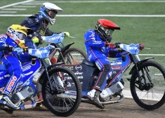 Latvijas vadošais spīdvejists Andžejs Ļebedevs (ar baltās krāsas ķiveri) sestdien Polijā "Grand Prix" sacensībās ierindojās 16. vietā.