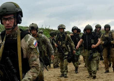 Krievija paziņo par militārajām mācībām ar 50 000 karavīru piedalīšanos
