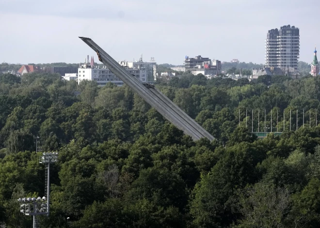 ANO komiteja pēc sūdzību saņemšanas novēloti centusies apturēt pieminekļa nojaukšanu Pārdaugavā