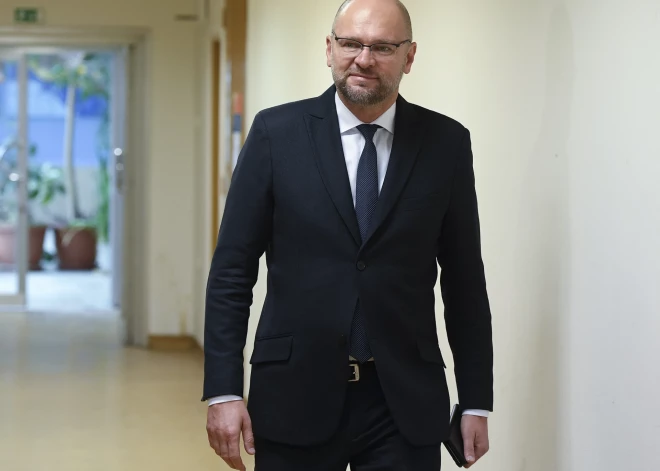 Slovākijā atkāpjas ekonomikas ministrs