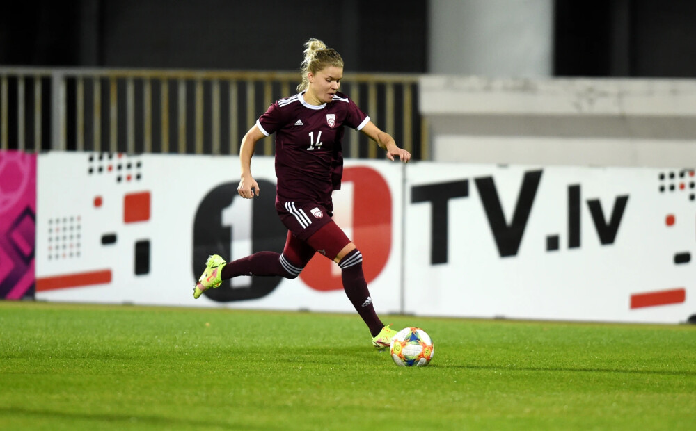 Latvijas futbolistes Pasaules kausa kvalifikācijas priekšpēdējā spēlē zaudē Ziemeļmaķedonijai