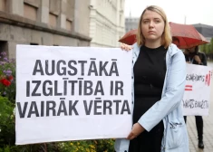 Nebūšanas ar izglītību laiku pa laikam liek studentiem iziet protestos.