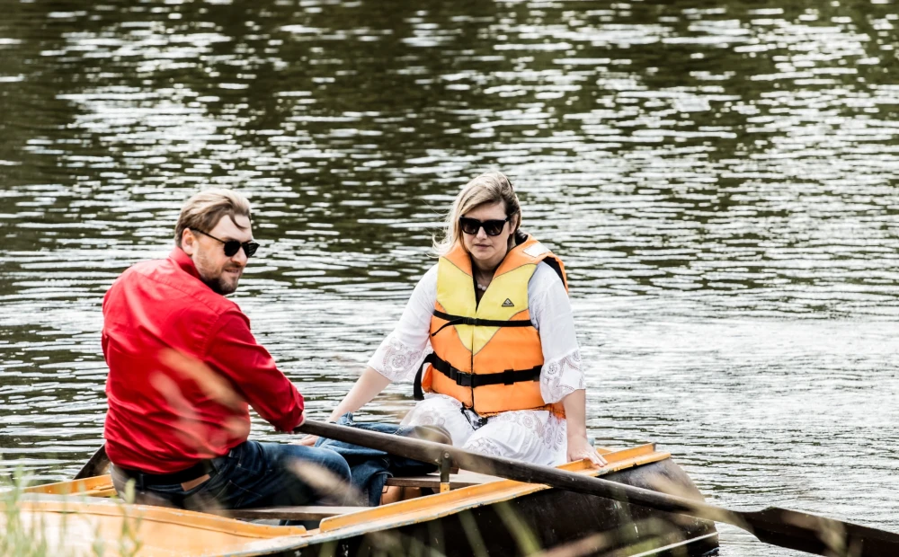 Images: Actor duo Imants Strads and Elīna Vāne enjoy a love story on a boat