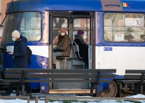 Люди в масках прошлой зимой