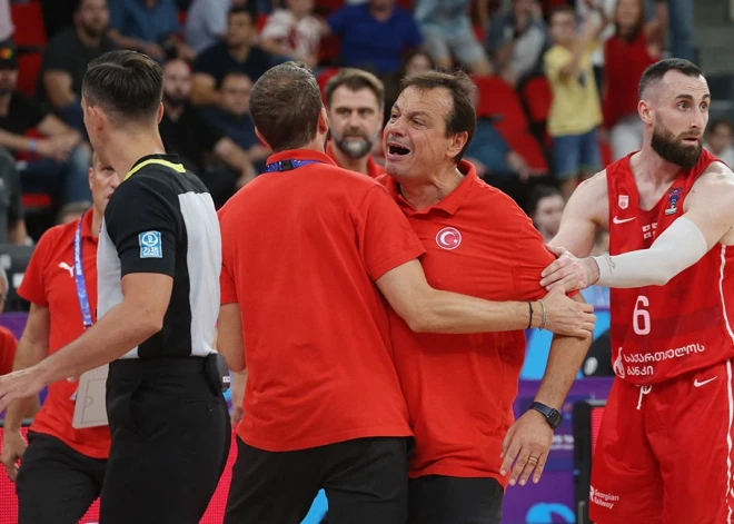Nozagtas 22 sekundes un uzbrukums vienam no spēlētājiem; Turcija draud izstāties no EČ basketbolā