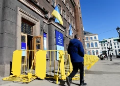Рижский центр поддержки украинцев начал работу в новых помещениях; беженцев стало меньше