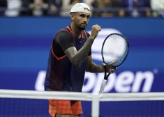 Niks Kiris četros setos pārspēja pagājušā gada "US Open" uzvarētāju un ATP ranga līderi neitrālo tenisistu Daņiilu Medvedevu.