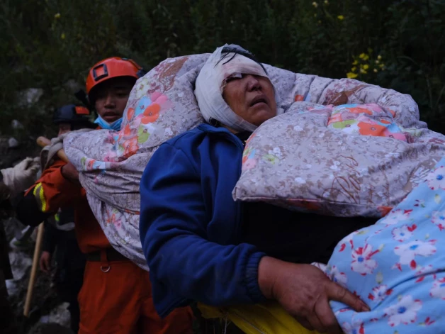 Vairāk nekā 200 cilvēku ievainoti, no viņiem vairāk nekā 50 savainojumi ir nopietni.
