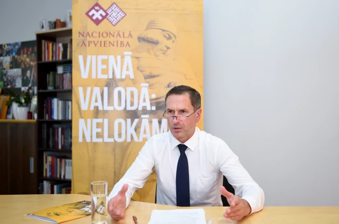 Nacionālās apvienības Ministru prezidenta amata kandidāts, Siguldas novada domes priekšsēdētājs Uģis Mitrevics sola nelokāmi aizstāvēt latviešu nācijas intereses.