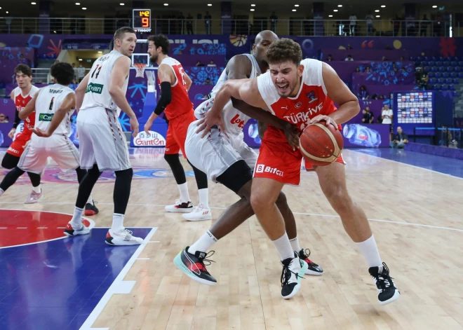 Turcija apspēlē Beļģiju Eiropas basketbola čempionāta spēlē