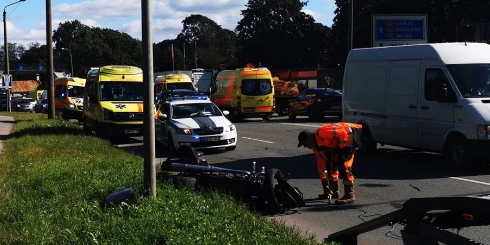 Мотоциклисту нужно было пропустить "скорую", вопрос только в том, было ли у него время это сделать