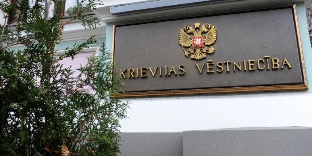 Вывеска посольства России в Риге