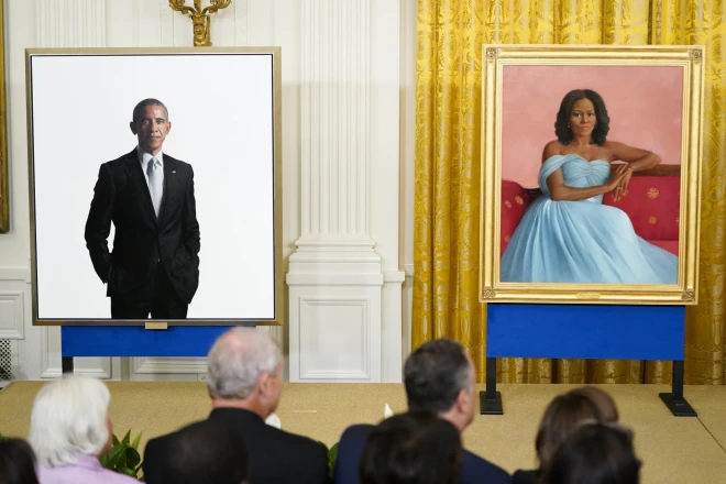 Obamas trešdien atgriezās prezidenta rezidencē uz svinīgo portretu atklāšanas ceremoniju.