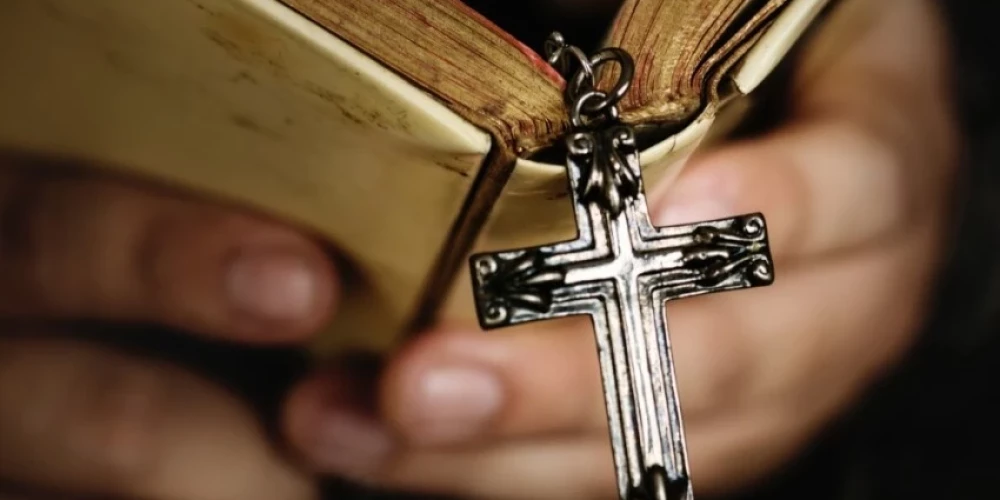 Priestera Zeiļas krimināllietu par seksuāla rakstura noziegumiem turpinās iztiesāt decembrī