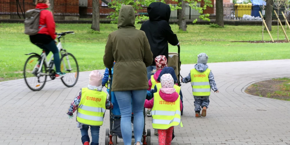 Rīgas skolēnu un bērnudārznieku vecākiem jārēķinās, ka streika nedēļā pašiem varētu nākties pieskatīt bērnus