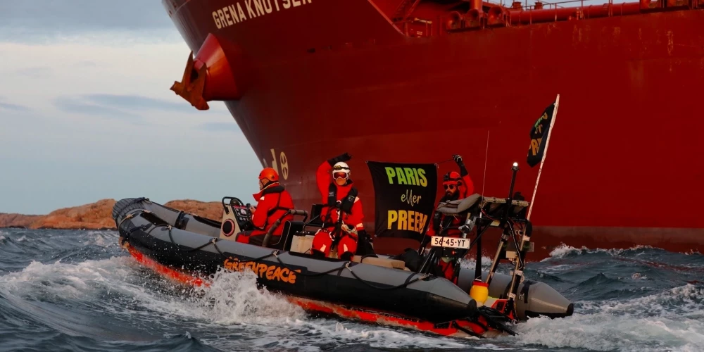 "Greenpeace" aktīvisti Zviedrijā bloķē tankkuģi ar Krievijas dabasgāzi