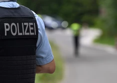Vācijas policija nošauj vīrieti, kurš, kliedzot "Allāhu Akbar", ar nazi uzbrucis cilvēkiem
