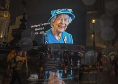 Елизавета II на протяжении 70 лет твердо правила Британией, проведя страну сквозь все перемены и завоевав уважение и восхищение во всем мире