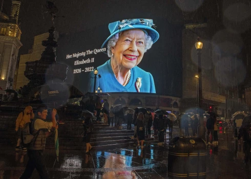 "Олицетворение достоинства": мировые лидеры скорбят вместе с британцами в связи с кончиной Елизаветы II