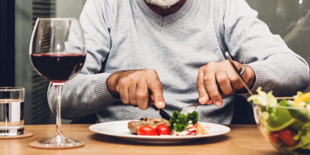 Ēšanas paradums, kas var krasi samazināt risku nomirt no Parkinsona slimības