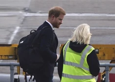 Princis Harijs 9. septembrī Aberdīnas lidostā Skotijā.
