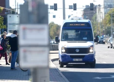 SIA "Rīgas mikroautobusu satiksme" mikroautobuss Rīgas centrā.