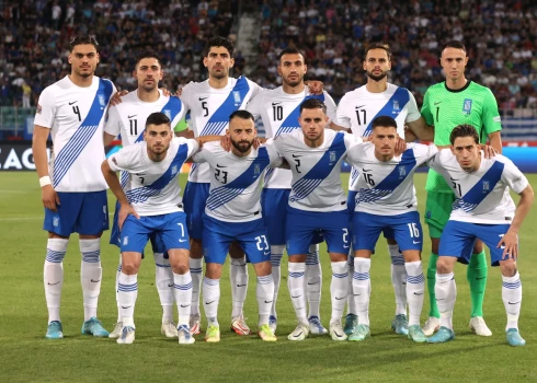 Grieķijas izlases futbolisti pirms mača.