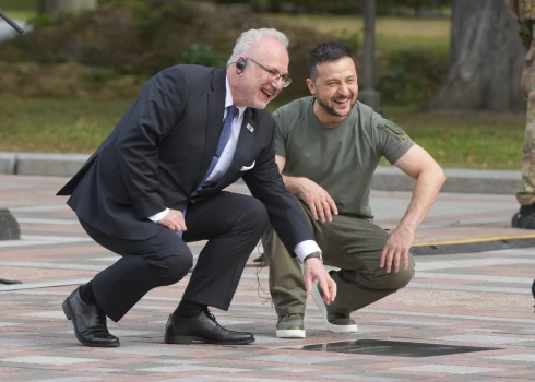 Levits ar Zelenskis "Drosmīgo alejā" Kijivā