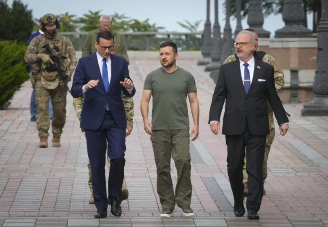 В пятницу с визитом в Киев также прибыл премьер-министр Польши Матеуш Моравецкий (Фото: AP/Scanpix)