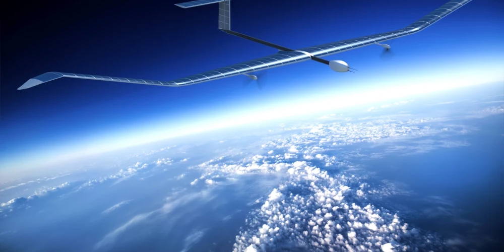 Drons ar saules baterijām gaisā noturas 64 dienas