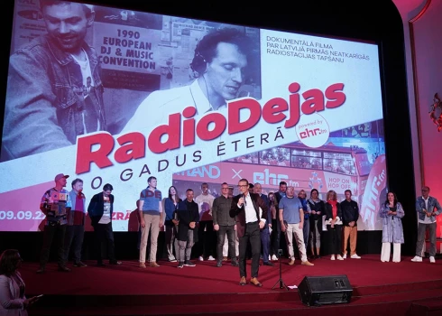 Jautri aizvadīta "RadioDejas. 30 gadi ēterā" filmas pirmizrāde un EHR ballīte Andrejostas kvartālā