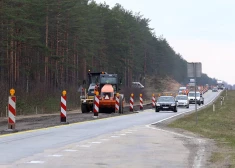 Valsts ceļu tīklā aktīvi būvdarbi turpinās vairāk nekā 50 posmos.