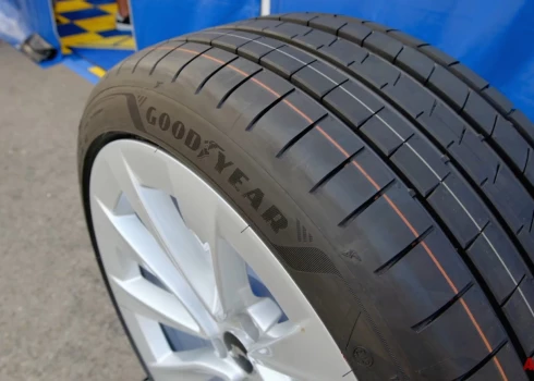 Jaunā Goodyear riepa augstu novērtēta salīdzinošajos testos.