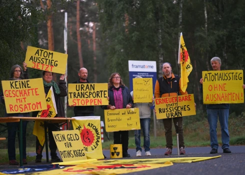 Vācijas Lingenes degvielas elementu rūpnīcā protestētāji sarīkojuši demonstrāciju pret gaidāmo urāna piegādi no Krievijas.