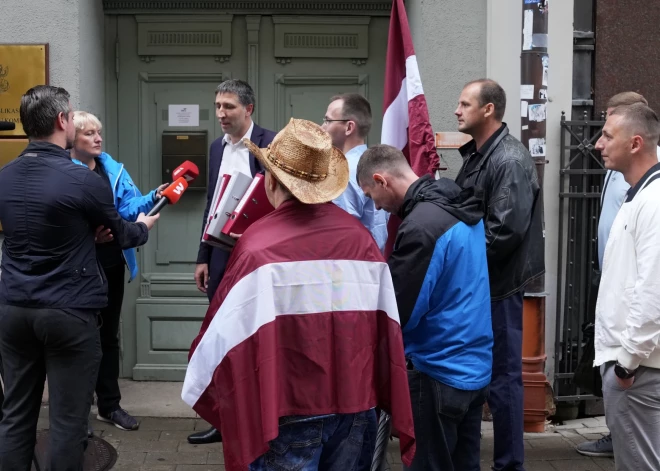 Kareivīgo bezdarbnieku armija. Vēlēšanas gaidot: "Tautas varas spēks"