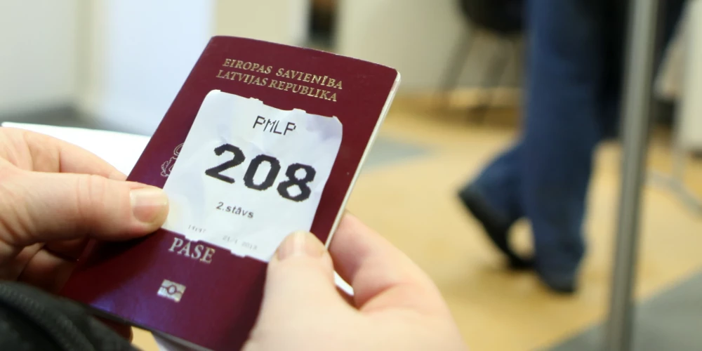 Жители Латвии стали активнее менять фамилию и национальность, чтобы избавиться от славянских корней