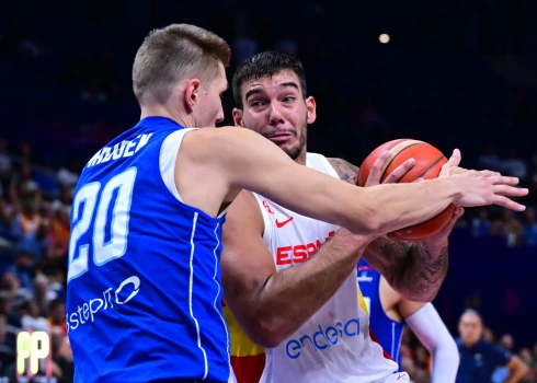 Berlīnē notiekošā finālposma ceturtdaļfināla spēlē Spānijas basketbolisti uzvarēja ar rezultātu 100:90 (19:30, 24:22, 30:15, 27:23).