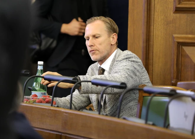 Gobzemu izslēdz no dalības nākamajās sešās parlamenta sēdēs