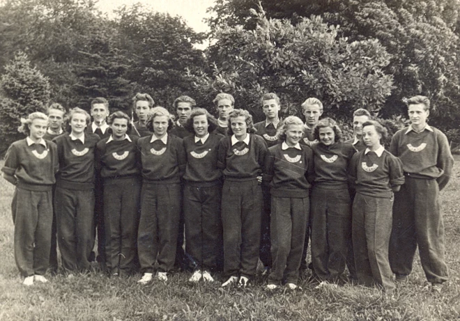 Vissavienības jauniešu 10 pilsētu turnīra dalībnieki no Latvijas. 1948. gads. Latvijas Sporta muzeja arhīvs