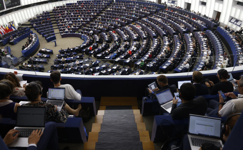 Plānots noteikt, ka notiesāti Eiropas Parlamenta deputāti zaudē mandātu