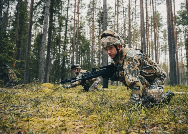 Vai jauniešiem jau posties uz armiju? Ko nozīmē Valsts aizsardzības dienests