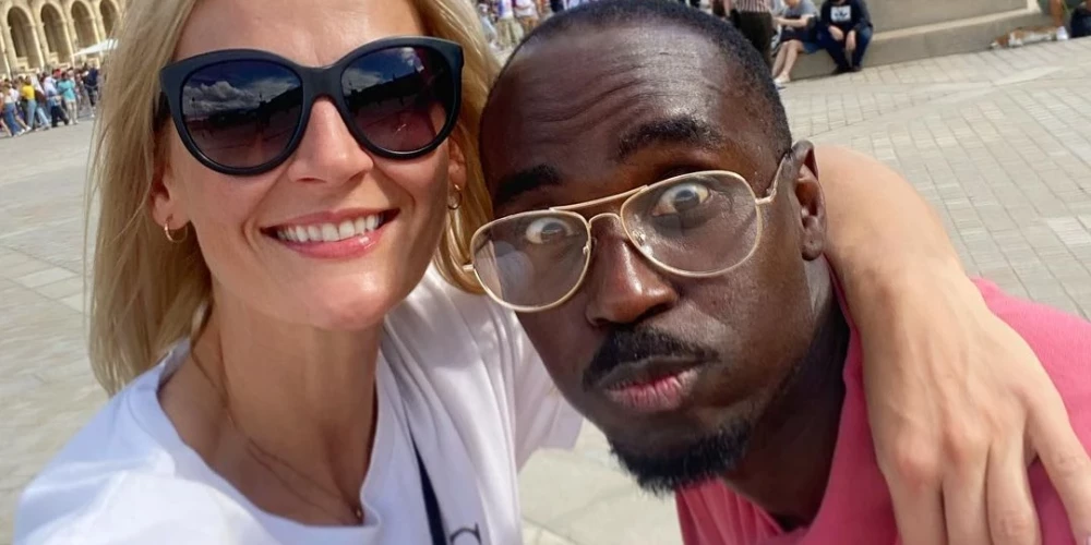 Daiļā šķēpmetēja Madara Palameika saderinājusies ar Gambijā dzimušu sportistu
