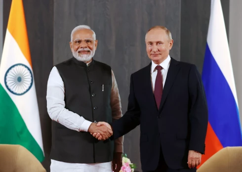 Putins Indijas premjeram apgalvojis, ka vēlas izbeigt karu Ukrainā