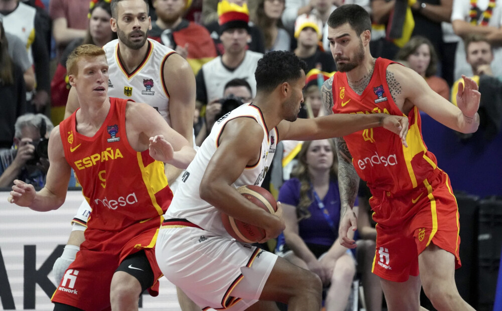 Spānijas basketbolisti uzvar mājinieci Vāciju un pievienojas francūžiem Eiropas čempionāta finālā