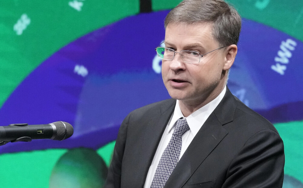 Gada otrajā pusē gaidāma nopietna ekonomikas bremzēšanās, uzskata Dombrovskis